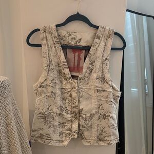 Adorable unique Anthropologie vest size 8/m